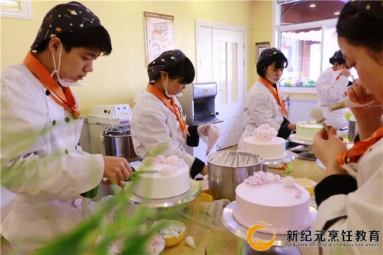 学西点专业,女生学西点,学厨师学校