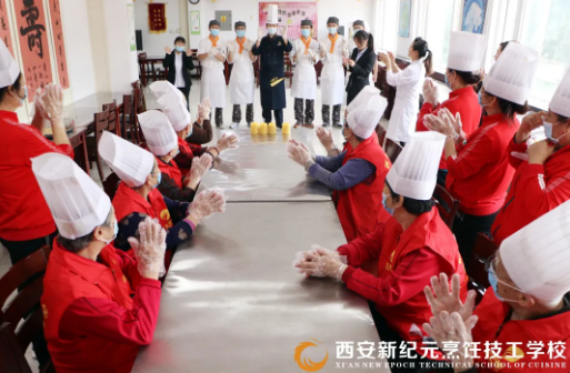 我校,师生,敬老院,慰问,手把手,老人,制作,香甜,月饼,温